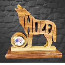 Load image into Gallery viewer, Wolf (Howling)